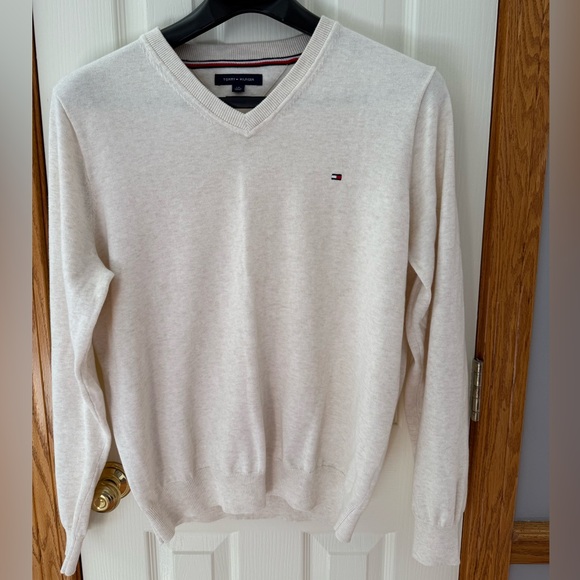 Tommy HilfigerSize LargeBundle of 2 V-Neck Sweaters Cream Navy Blue Mens